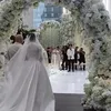 Amanda Manopo didampingi ayah menuju altar