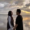 Dhini Aminarti &amp; Dimas Seto nikmati sunset