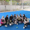 Dhini Aminarti dan para sahabatnya saat main padel.