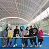 Dhini Aminarti dan para sahabatnya saat main padel.