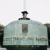 Aruma lulus dengan predikat magna cumlaude