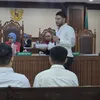 Ammar Zoni pakai kemeja