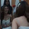 Dike Sabrina Tertawa