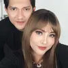 Audy Item bersama suami