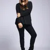 Audy Item berbalut busana hitam