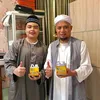 Potret kedekatan Ameer dan sang ayah.