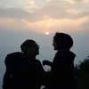 Dinda Hauw dan Rey Mbayang Nikmati Sun Rise