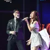 Adrian Khalif dan Dinda Kirana duet di SCTV Awards 2025