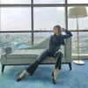 Dagu lancip presenter cantik Asty Ananta