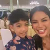Nikita Mirzani Anggun Berkebaya di Solo