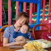 potret kedekatan FUji dan baby Gala.