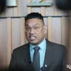 Uya Kuya pakai kacamata