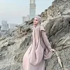 Inara Rusli pakai abaya