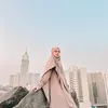 Inara Rusli pakai abaya