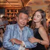 Potret Hotman bareng wanita-wanita cantik dan seksi.