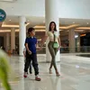 Nikita Mirzani Momong Anak