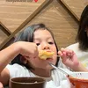 Nikita Mirzani Momong Anak