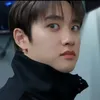 D.O. EXO melirik ke kamera