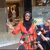 Doktif pakai dress warna-warni cerah