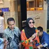 Doktif pakai hijab hitam