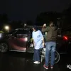 Doktif Turun dari Mobil