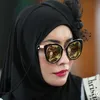 Doktif pakai hijab hitam