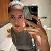Sitha Marino selfie pakai hp