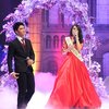 Sebuah duet manis dihadirkan oleh Miss Indonesia 2013, Vania Larissa, dan Mikha Angelo.