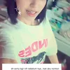 Eca Aura dengan tabung pink di bawah meja
