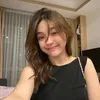 Eca Aura pakai baju hitam