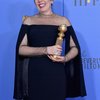 Olivia Colman meraih Best Actress di kategori film drama. Aktingnya sebagai Queen Anne di THE FAVOURITE memang sayang dilewatkan!