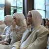 Kesha Ratuliu menangis