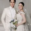 El Rumi dan Syifa Hadju pakai baju nikah