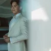 El Rumi pakai jas krem