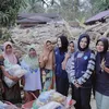 Elina Joerg dan Rebecca Klopper menyalurkan bantuan ke Aceh