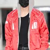 Jay ENHYPEN Pakai Jaket Merah