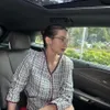 Enzy suka pakai kacamata