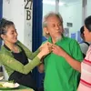Epy Kusnandar dan Istri di Rumah Makan Mereka