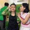 Karina Ranau nangis di warung