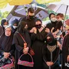 Chloe di Pemakaman Ayah Asmirandah