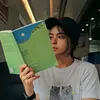 Eva Celia Baca Buku Sambil Menikmati Perjalanan ke Semarang