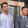 Eza Gionino Lepas Kacamata