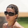 Eva Longoria Pamer Punggung di Pantai