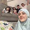 Fairuz A Rafiq Bersam Suami dan Anak-anaknya