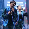 Fajar Sadboy nyanyi
