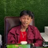 Fajar Sadboy duduk di kursi