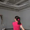 Sarwendah difoto dari belakang