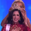 Momen crowning Miss Universe 2025