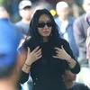 Bunga Zainal pakai kerudung hitam