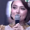 Wika Salim dengan Mata Berkaca-kaca